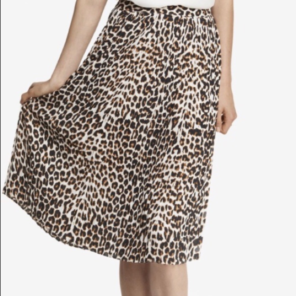 💕Pleated leopard high waisted EXPRESS skirt💕